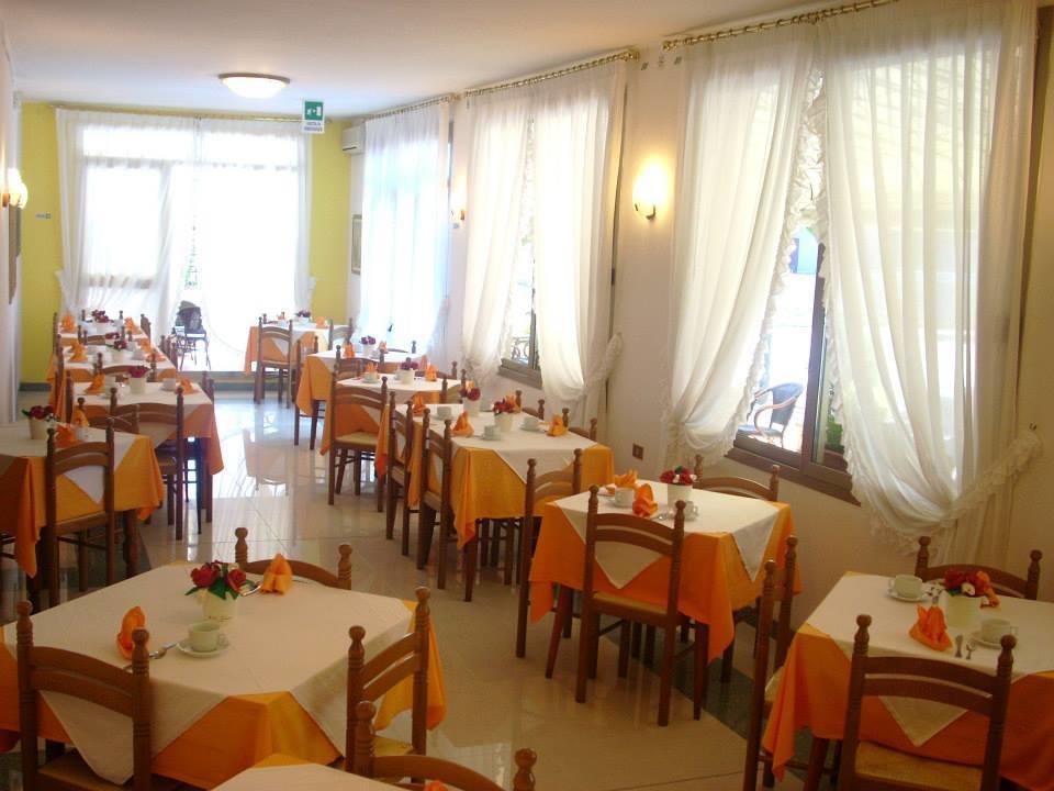 Hotel Fornaro Caorle Exterior photo